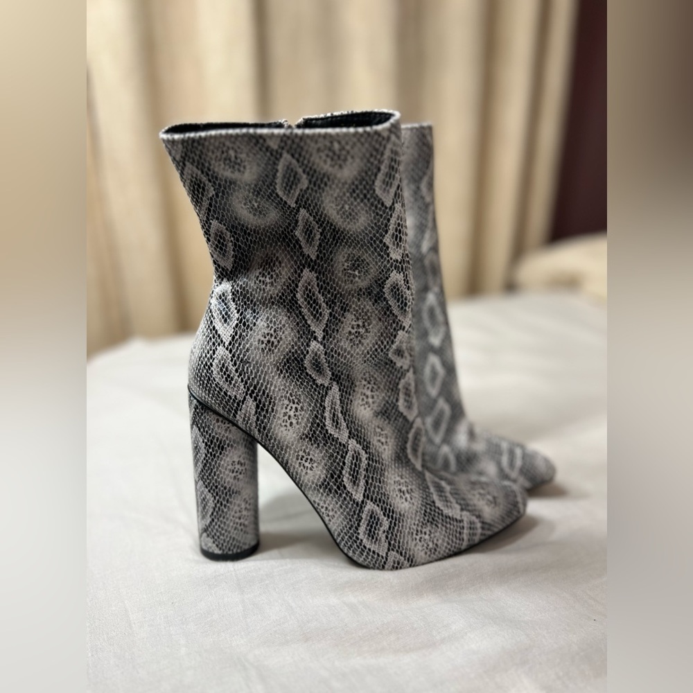 Fashion nova heel boots
